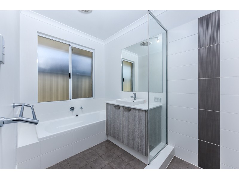 16 St Cloud Link, Meadow Springs WA 6210