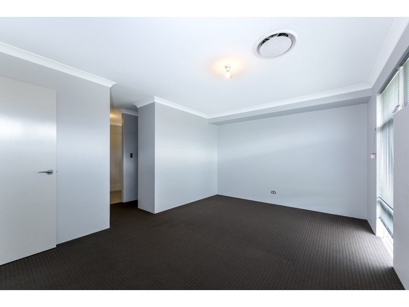 16 St Cloud Link, Meadow Springs WA 6210