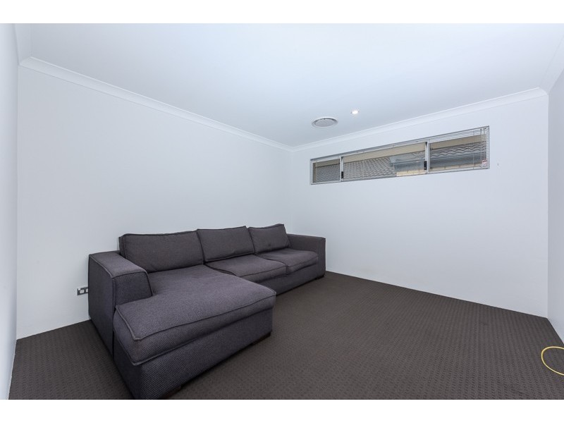 16 St Cloud Link, Meadow Springs WA 6210