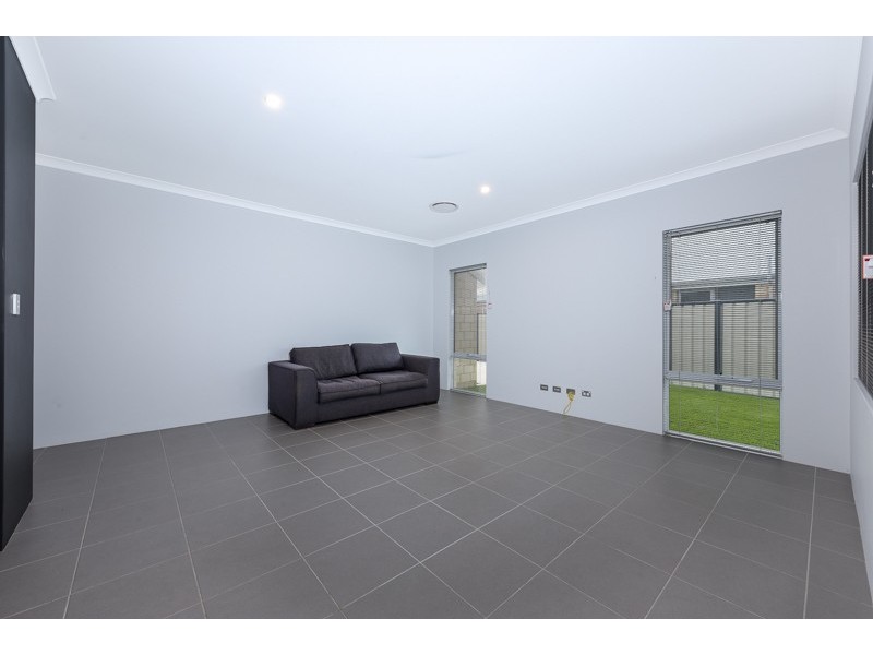 16 St Cloud Link, Meadow Springs WA 6210