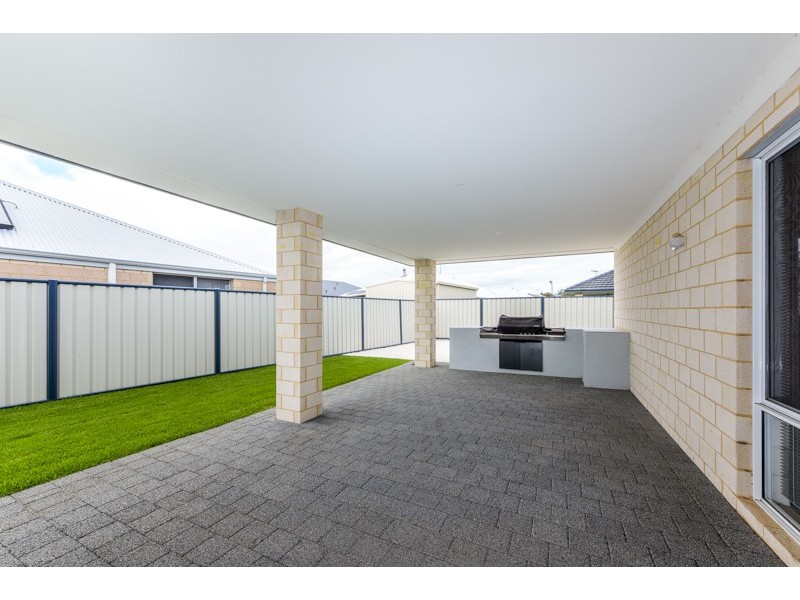 16 St Cloud Link, Meadow Springs WA 6210