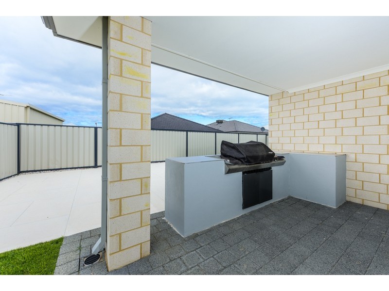 16 St Cloud Link, Meadow Springs WA 6210