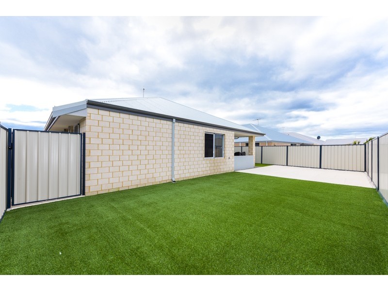 16 St Cloud Link, Meadow Springs WA 6210