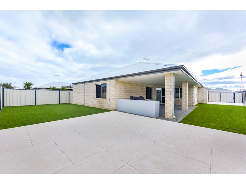 16 St Cloud Link, Meadow Springs WA 6210
