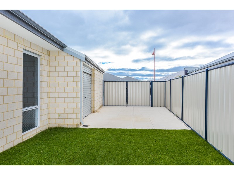 16 St Cloud Link, Meadow Springs WA 6210