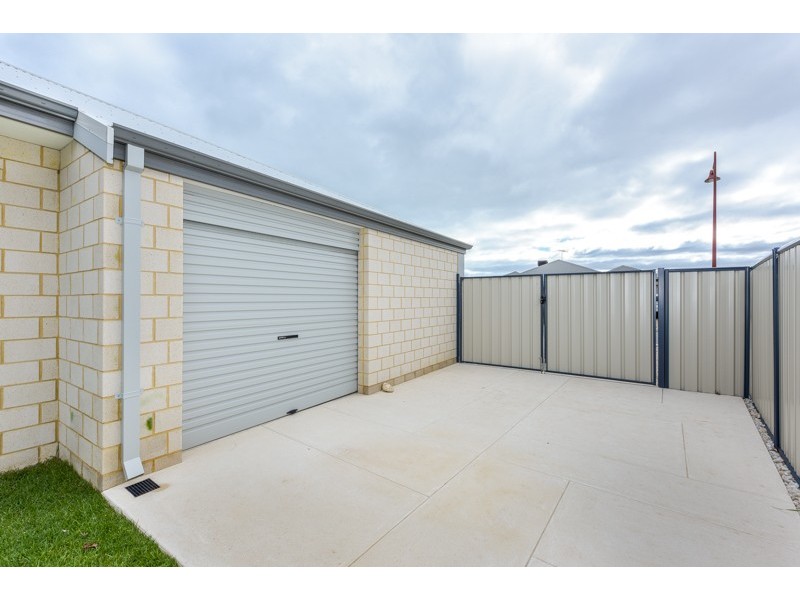 16 St Cloud Link, Meadow Springs WA 6210