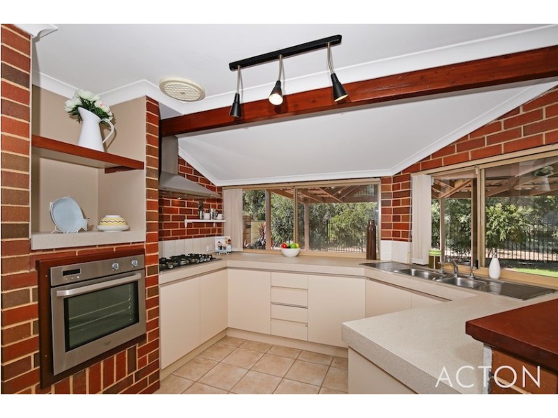 31 Summerlea Avenue, Meadow Springs WA 6210