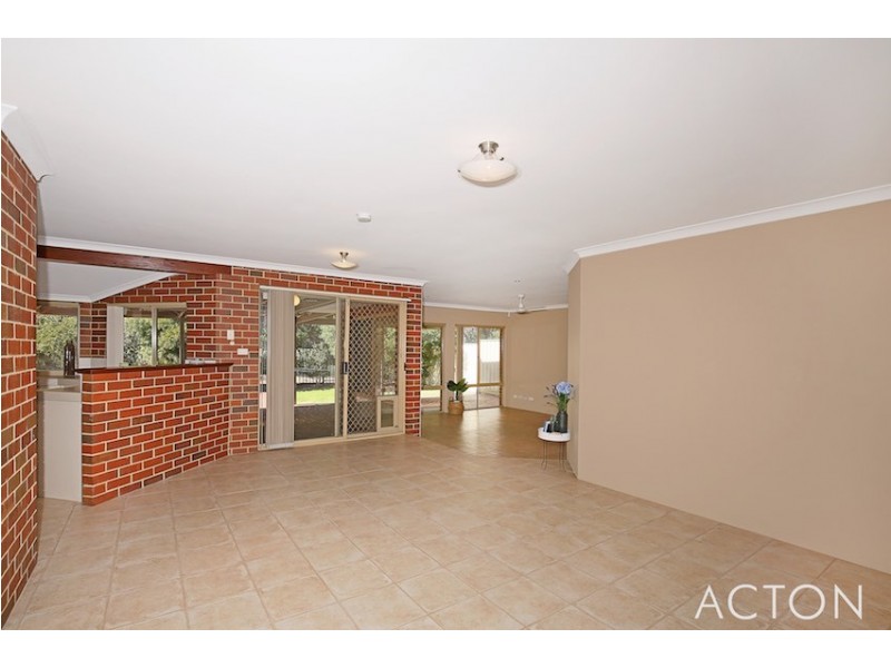 31 Summerlea Avenue, Meadow Springs WA 6210