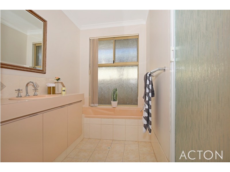 31 Summerlea Avenue, Meadow Springs WA 6210