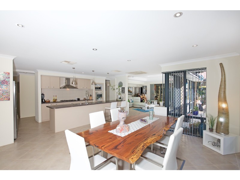 32 Batavia Quays, South Yunderup WA 6208