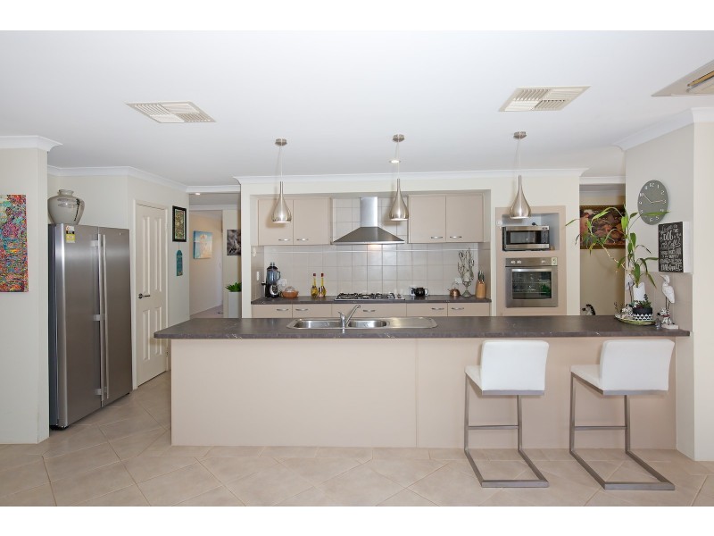 32 Batavia Quays, South Yunderup WA 6208