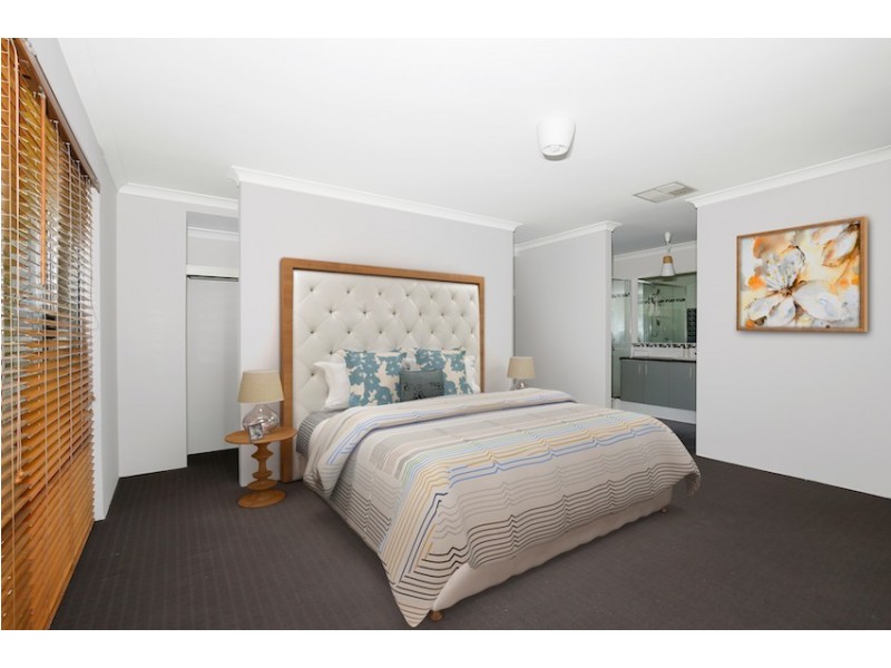 35 Camden Way, Meadow Springs WA 6210