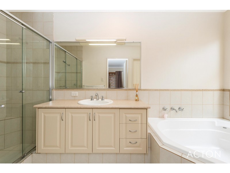 19 Podman Turn, Madora Bay WA 6210