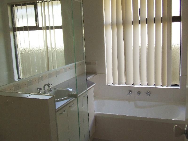 40 Carissa Turn, Halls Head WA 6210