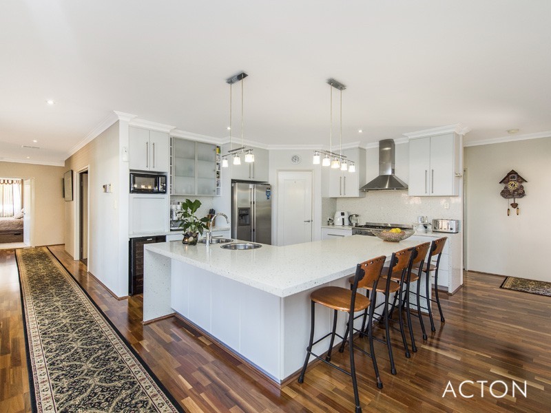 30 Hibbertia Follow, Halls Head WA 6210