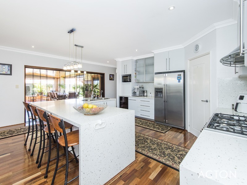 30 Hibbertia Follow, Halls Head WA 6210