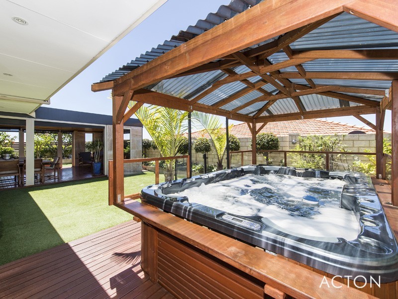 30 Hibbertia Follow, Halls Head WA 6210