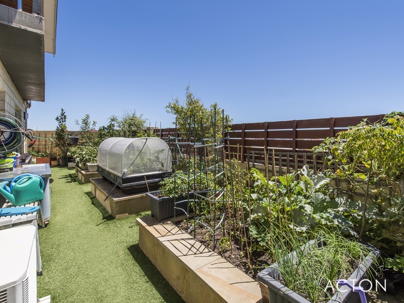 30 Hibbertia Follow, Halls Head WA 6210