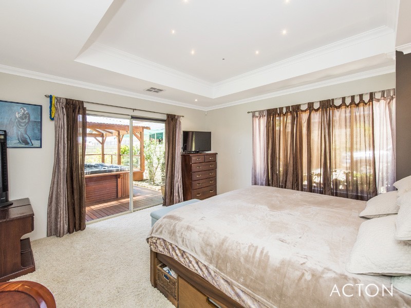 30 Hibbertia Follow, Halls Head WA 6210