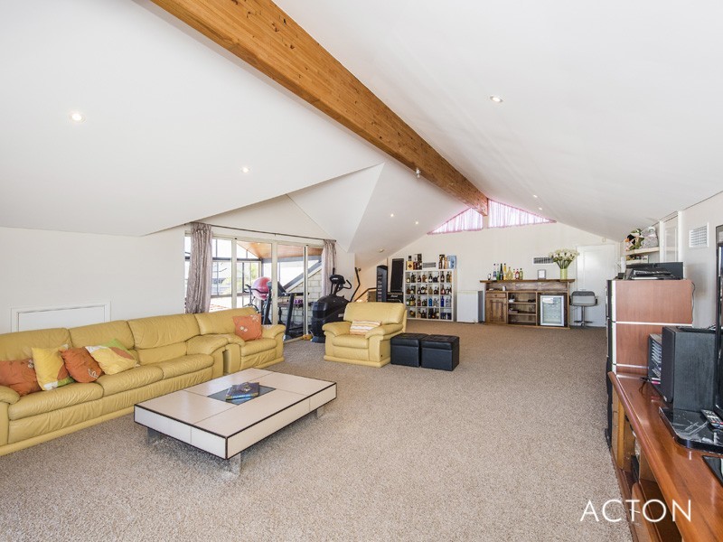 30 Hibbertia Follow, Halls Head WA 6210