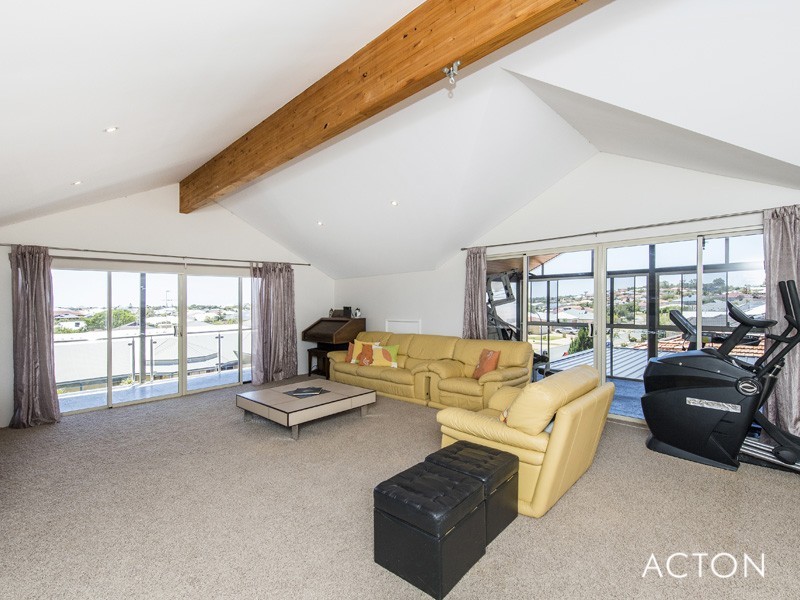 30 Hibbertia Follow, Halls Head WA 6210