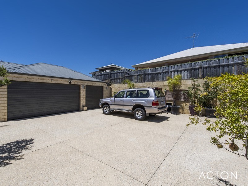 30 Hibbertia Follow, Halls Head WA 6210