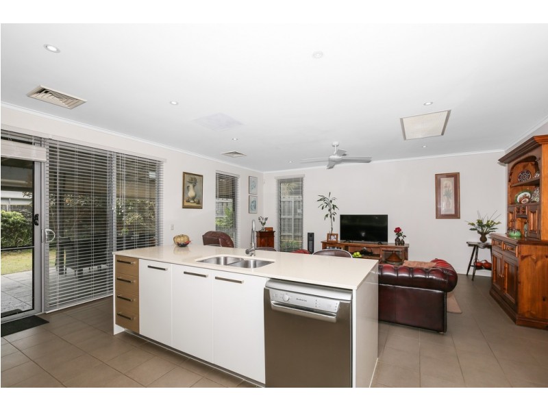 16 Impressa Way, Halls Head WA 6210