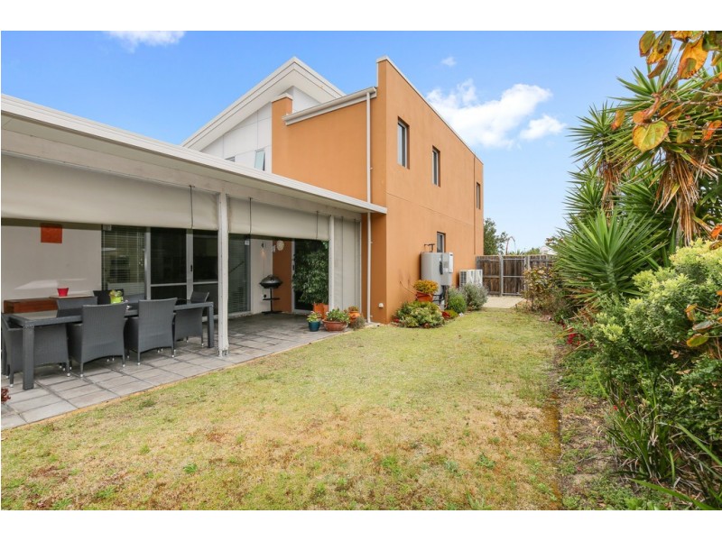 16 Impressa Way, Halls Head WA 6210