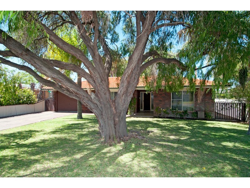 9 McKerracher Street, Dudley Park WA 6210