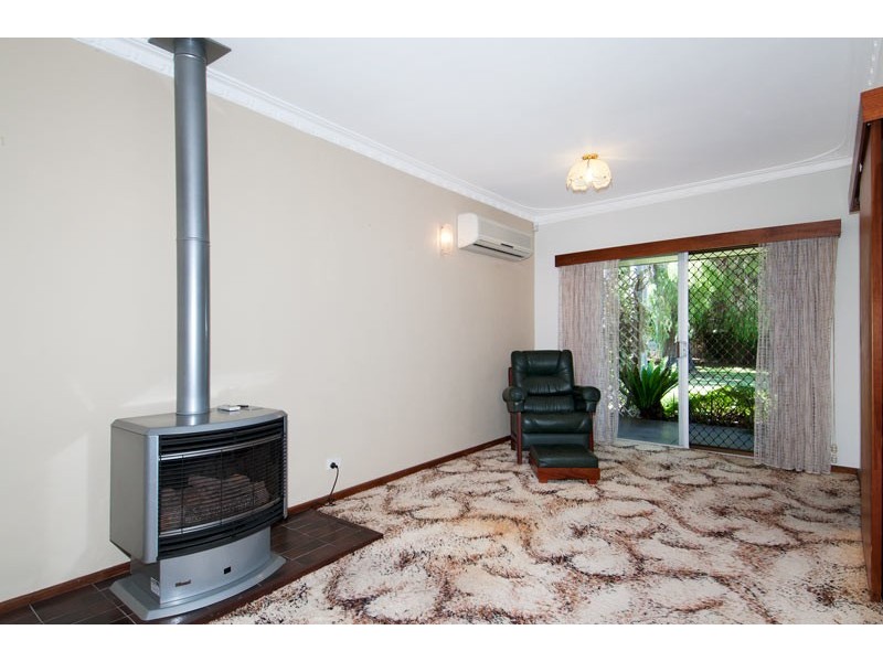 9 McKerracher Street, Dudley Park WA 6210