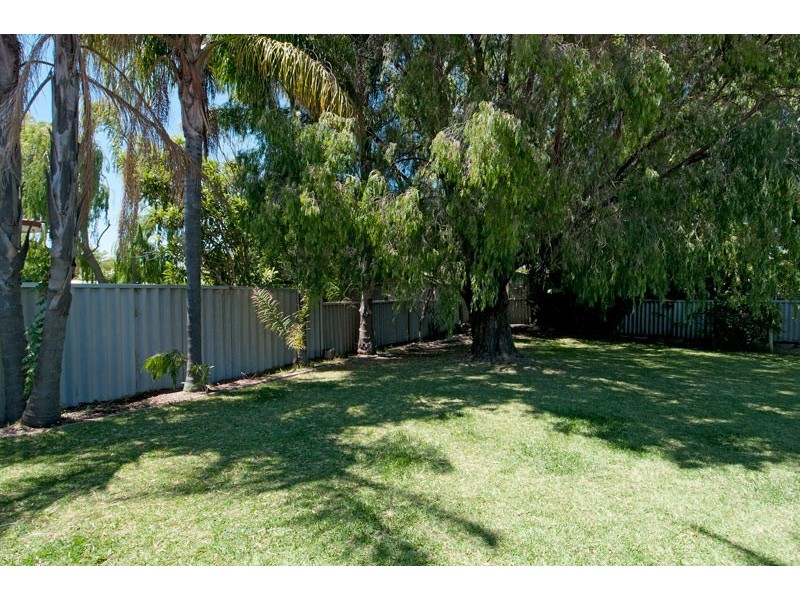 9 McKerracher Street, Dudley Park WA 6210