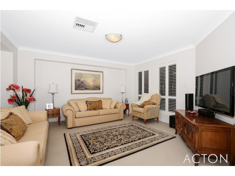 11 The Ridge, Halls Head WA 6210