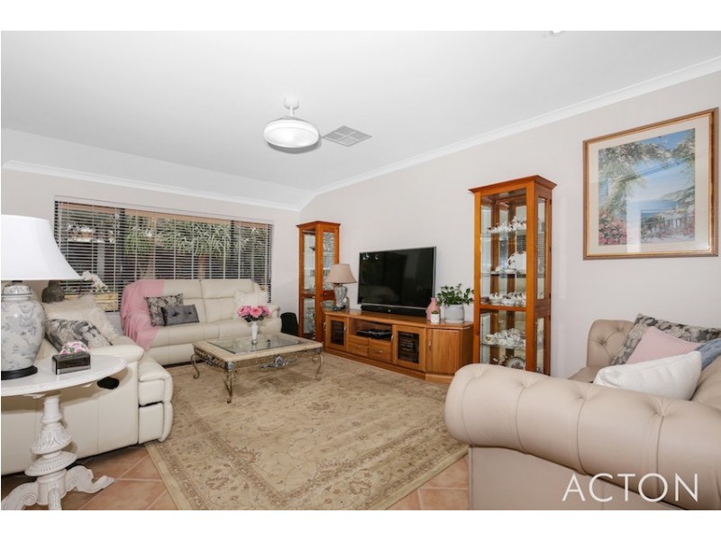 11 The Ridge, Halls Head WA 6210