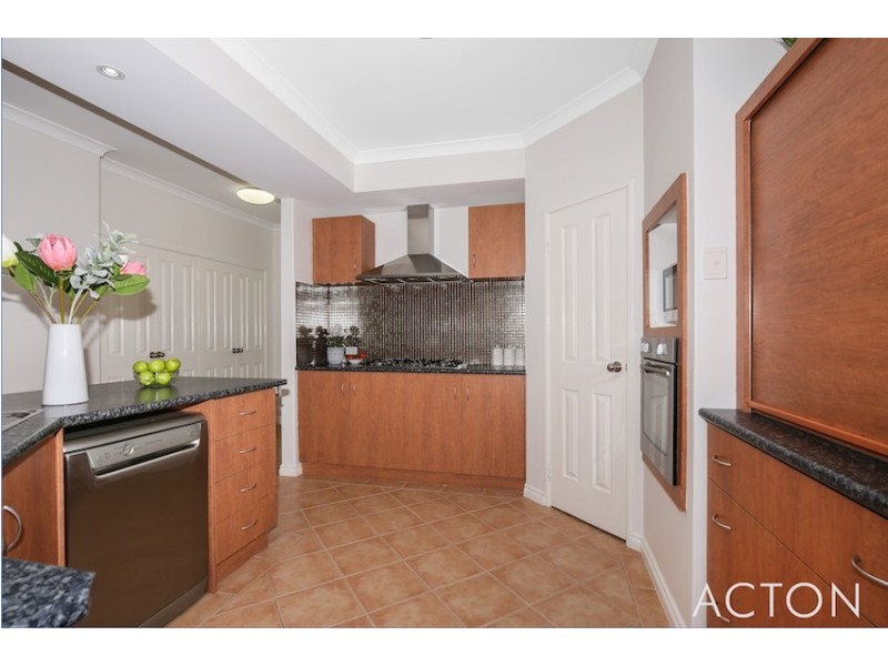 11 The Ridge, Halls Head WA 6210