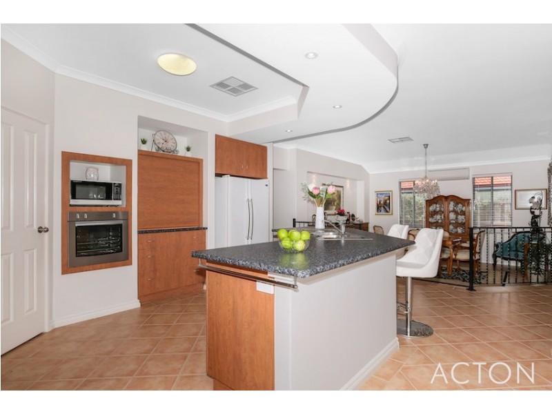 11 The Ridge, Halls Head WA 6210