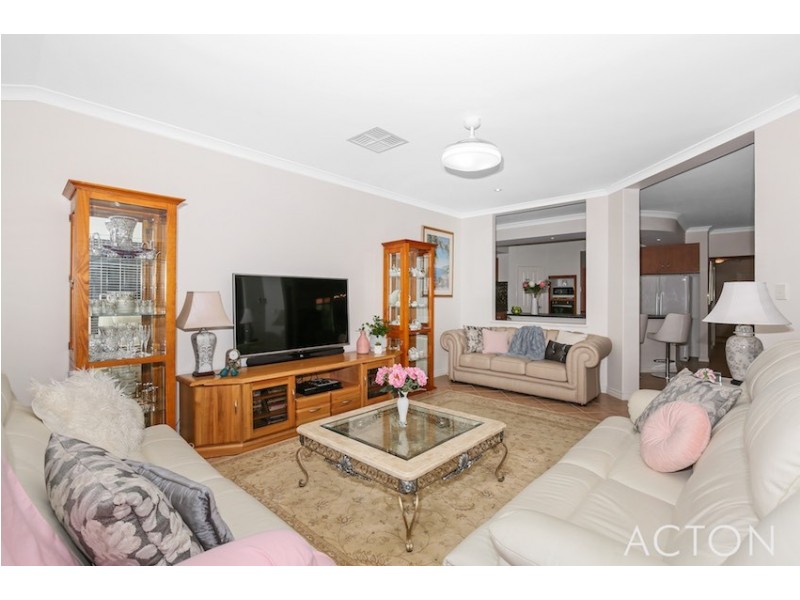 11 The Ridge, Halls Head WA 6210