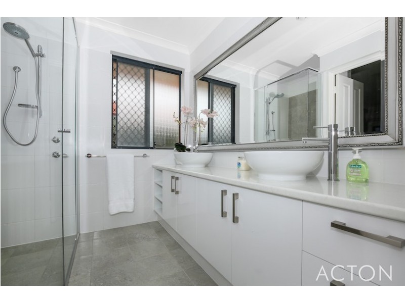 11 The Ridge, Halls Head WA 6210