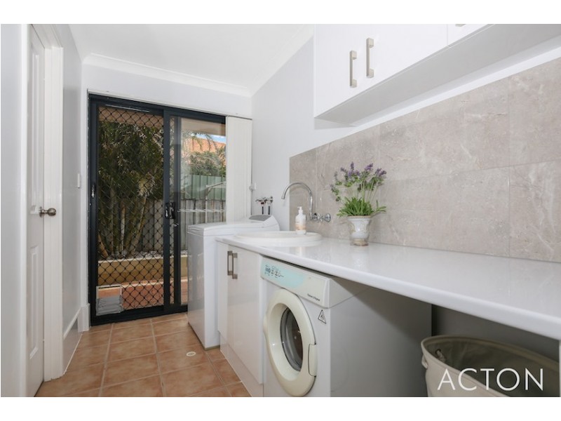 11 The Ridge, Halls Head WA 6210