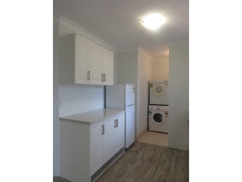 7 Leeton Court, Halls Head WA 6210