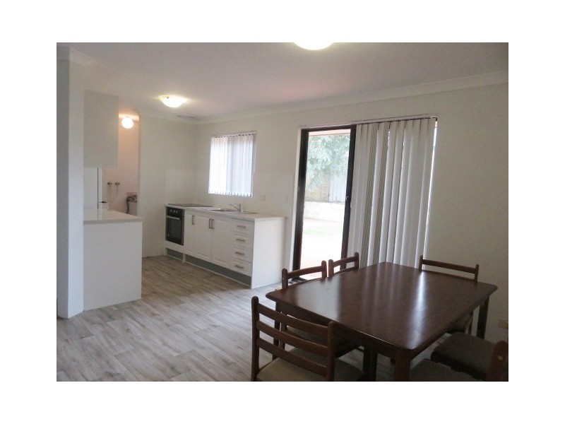 7 Leeton Court, Halls Head WA 6210