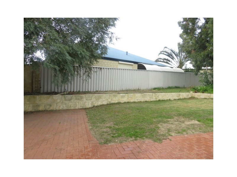 7 Leeton Court, Halls Head WA 6210