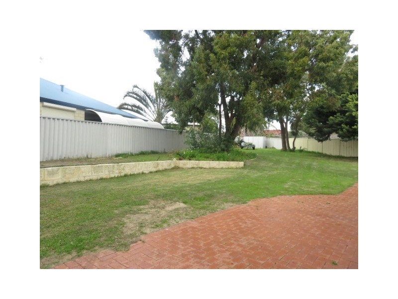 7 Leeton Court, Halls Head WA 6210