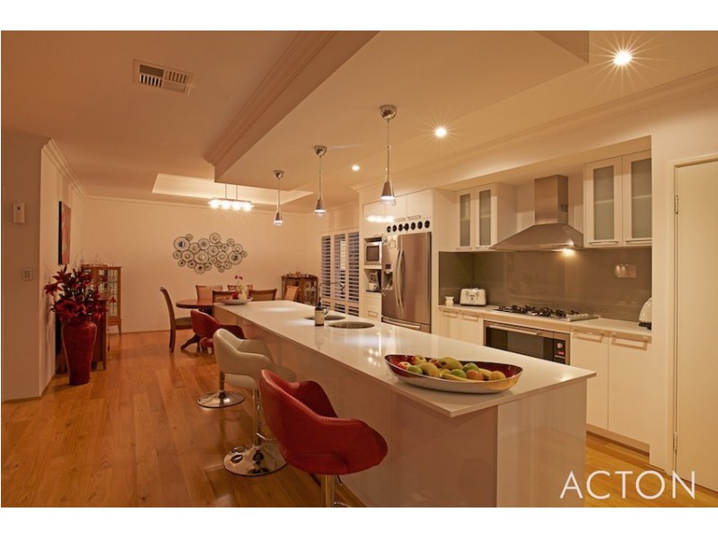 28 Solandri Turn, Halls Head WA 6210