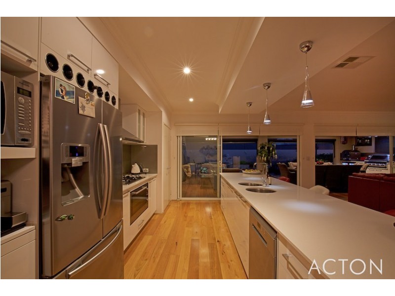 28 Solandri Turn, Halls Head WA 6210