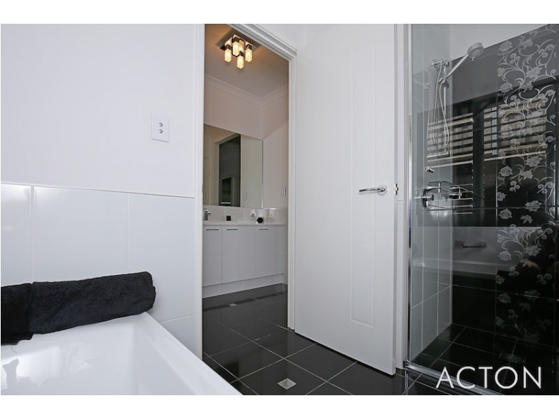 28 Solandri Turn, Halls Head WA 6210