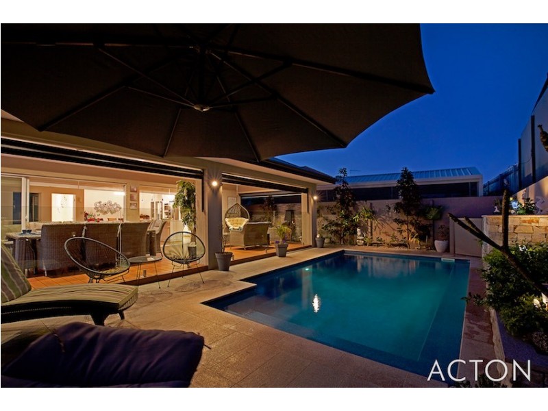 28 Solandri Turn, Halls Head WA 6210