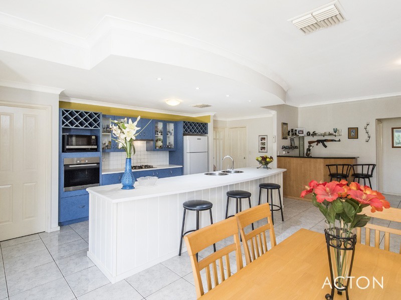 11 Boardwalk Boulevard, Halls Head WA 6210