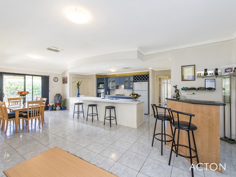11 Boardwalk Boulevard, Halls Head WA 6210