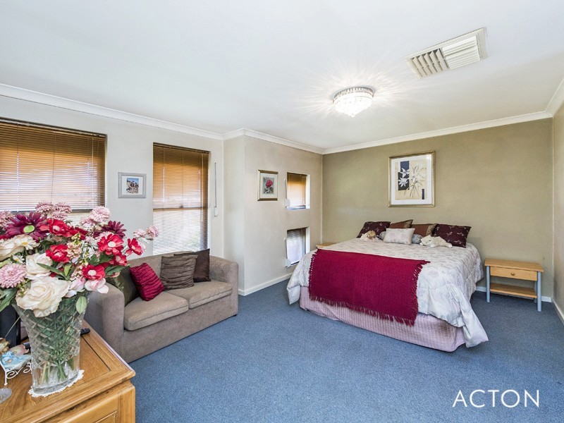 11 Boardwalk Boulevard, Halls Head WA 6210