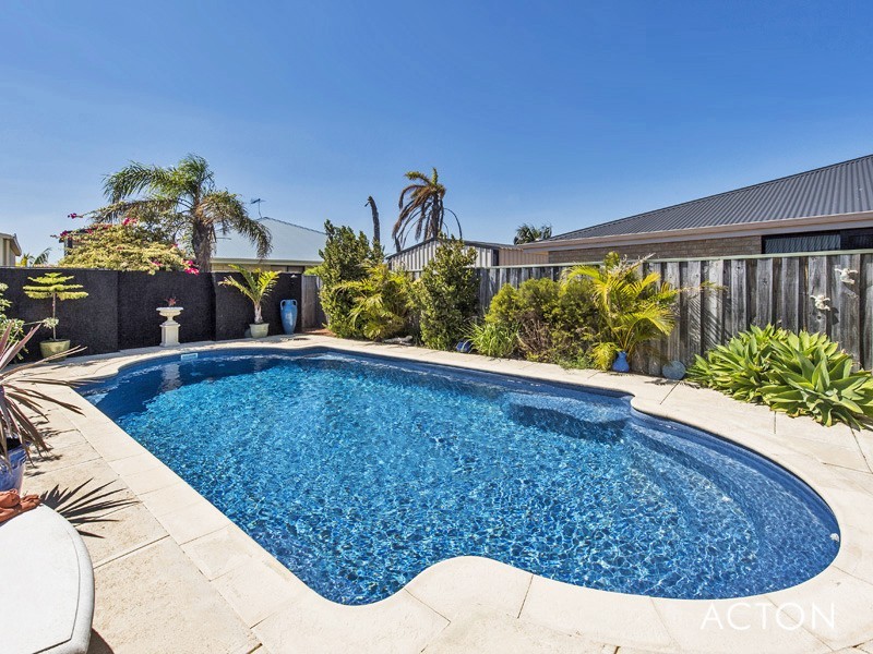 11 Boardwalk Boulevard, Halls Head WA 6210